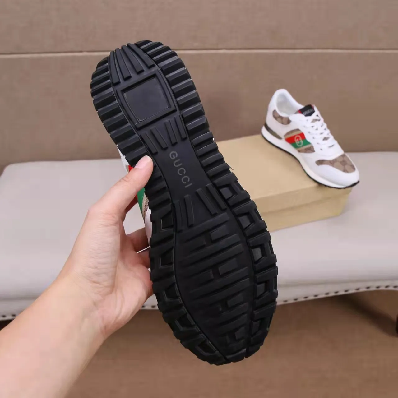 p420 [Gucci Sports Men's Shoes] Gucci fashionable casual men's shoes 🇨🇳Original 1:1 mold, new model debuts first 💯Not high-profile but avant-garde, simple, low-key and fashionable, super versatile style 🌿Original cowhide production ➕Sheepskin lining🎋The version is comfortable on the feet, first-class workmanship🍍38-44 Large quantities in stock